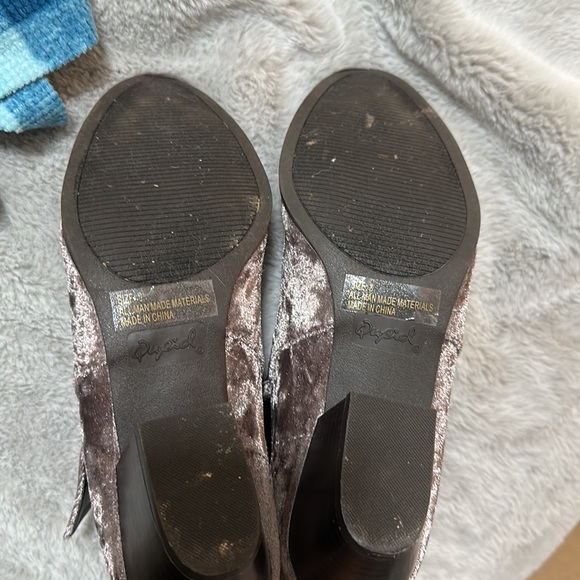 Like New Qupid Mauve crushed velvet Travis boot - Picture 5 of 5